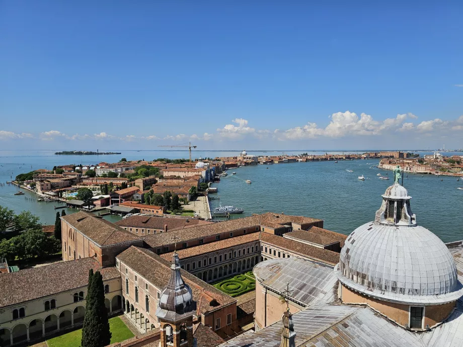 Pemandangan dari San Giorgio ke pulau Giudecca