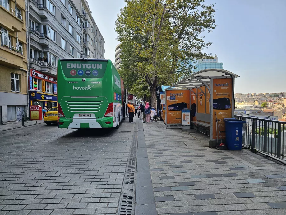 Halte bus di Taksim Square