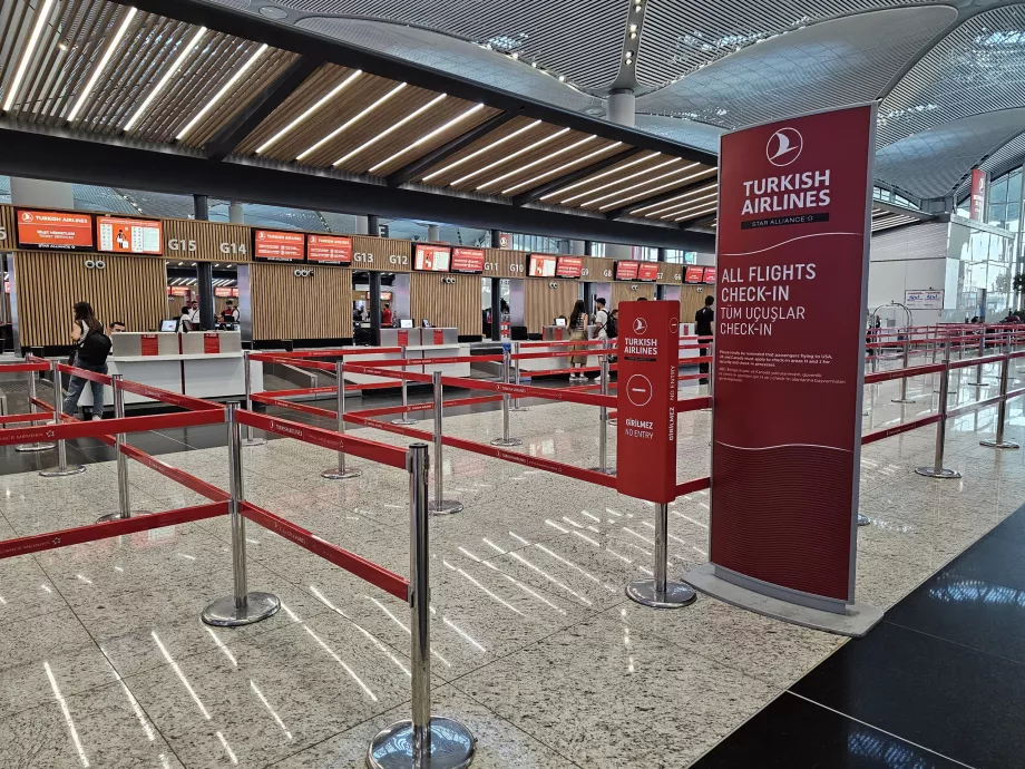 Konter check-in di Bandara Istanbul