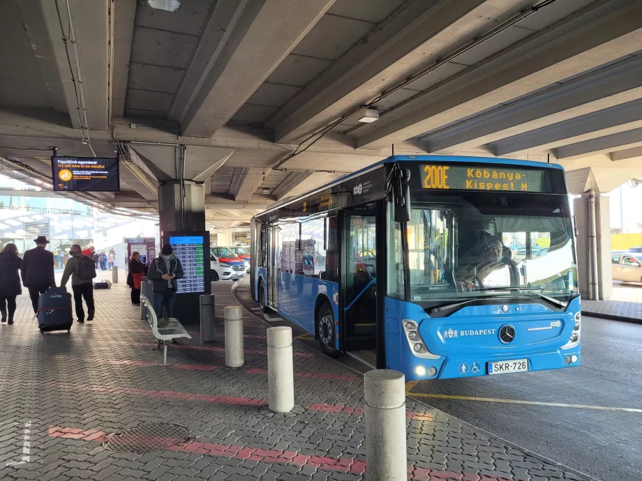 Pemberhentian angkutan umum di bandara