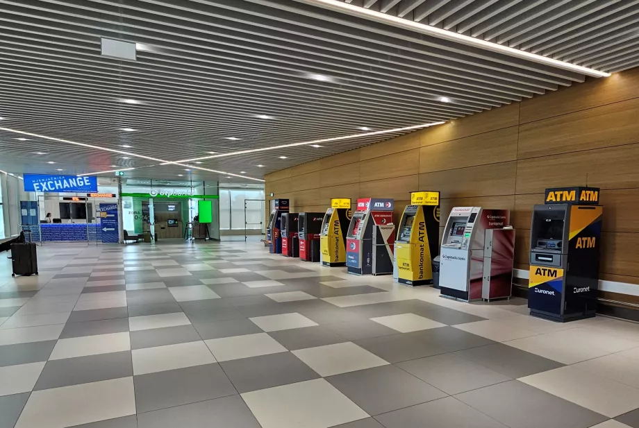 ATM di Kedatangan, Bandara Terpisah