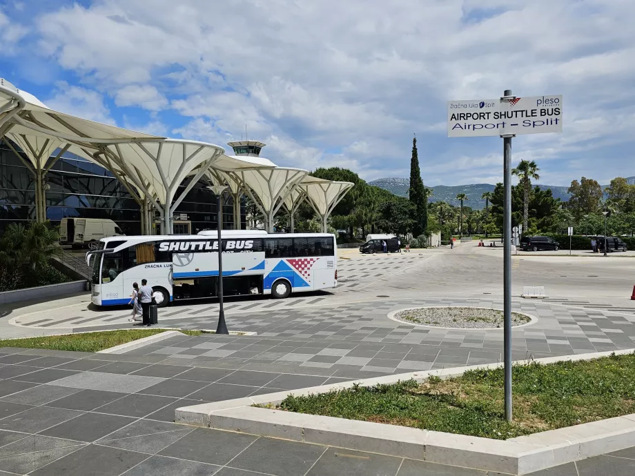 Halte Bus Antar-Jemput