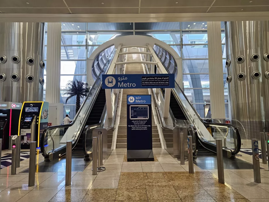 Jalan menuju metro, Terminal 3