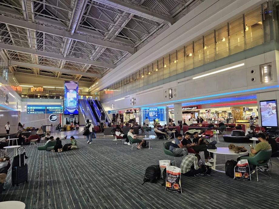 Toko dan restoran, Terminal 1