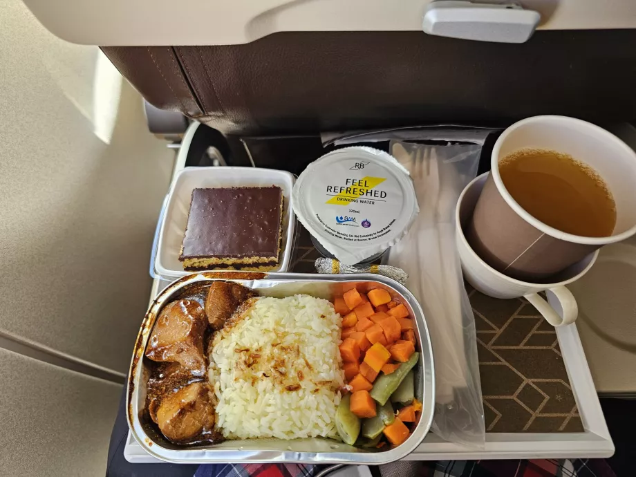 Makan siang dalam penerbangan Brunei - Jakarta