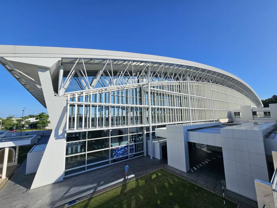 kedatangan melalui bandara Brunei