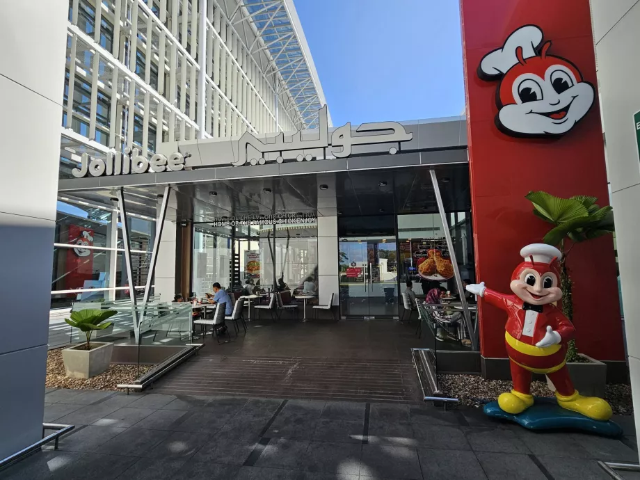 Jollibee, bagian publik