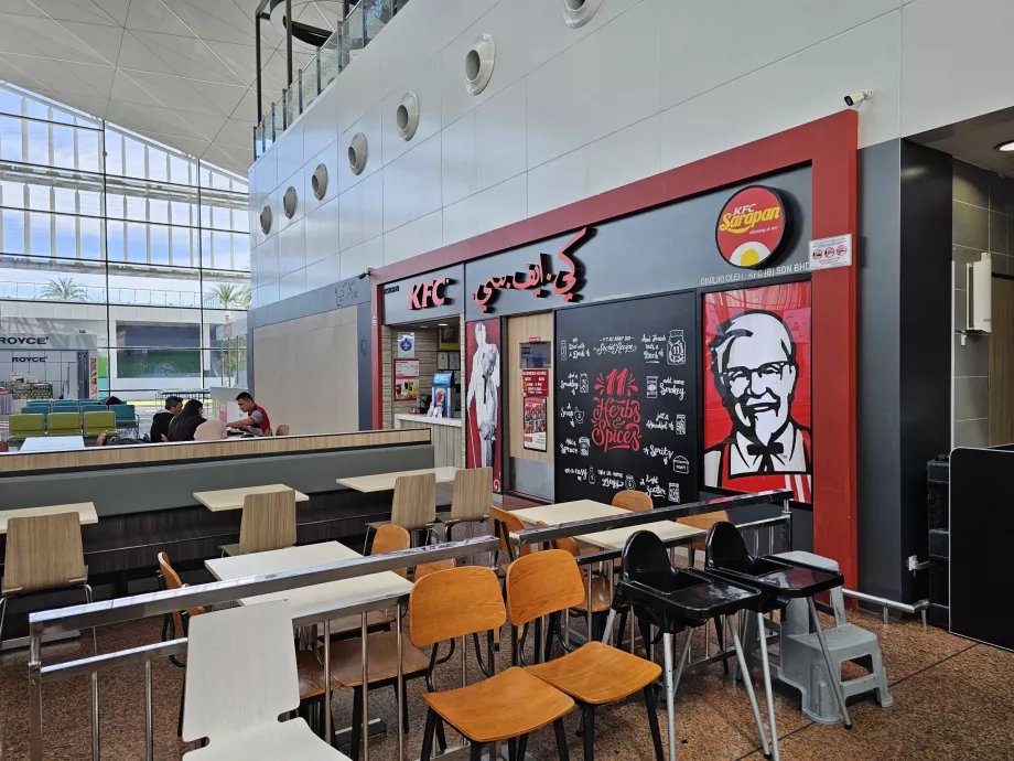 KFC, aula kedatangan, area publik