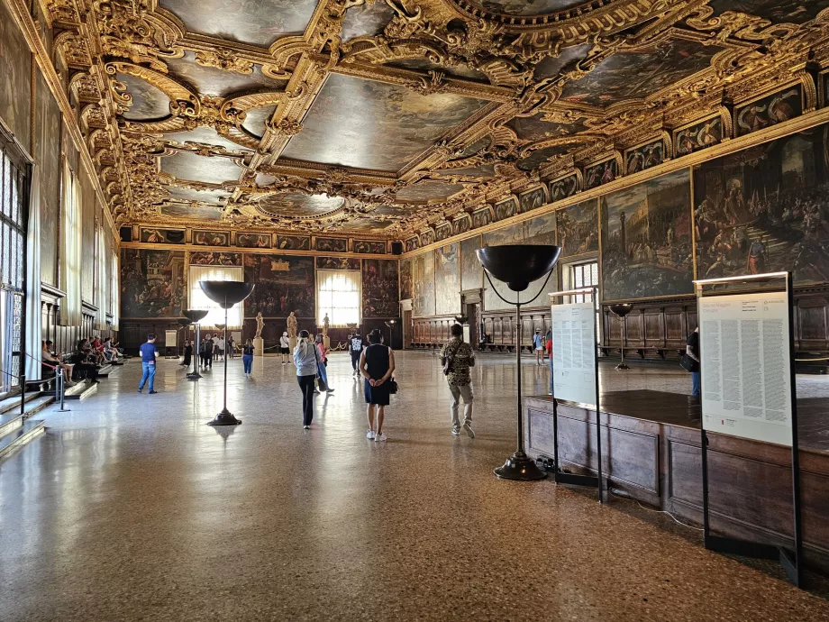 Balai Sidang Agung di Istana Doge