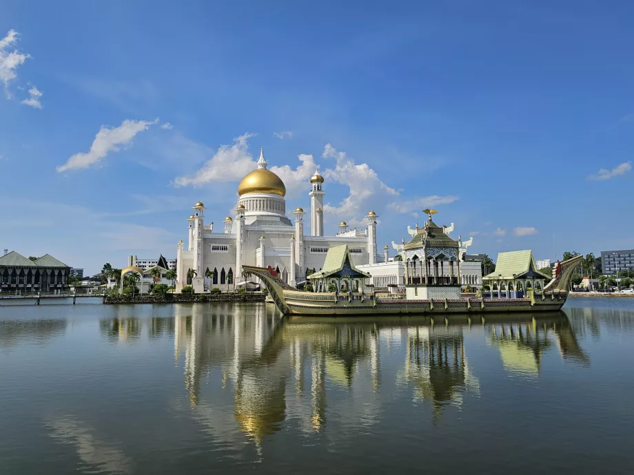 Masjid Omar Ali Saifuddien