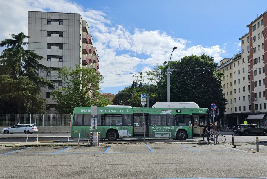 Halte bus 944, Ospedale Maggiore