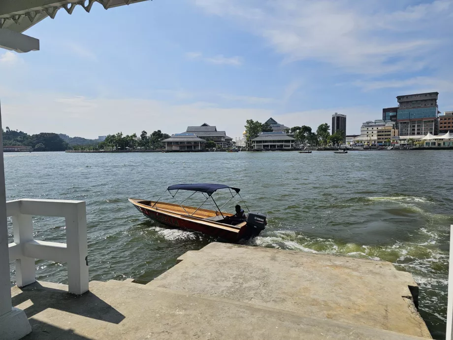 Transportasi ke Kampong Ayer