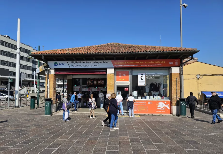 Kantor tiket di Piazzale Roma