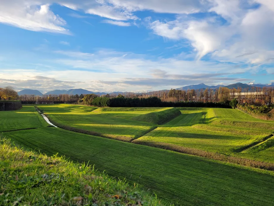 Pemandangan Pegunungan Alpen Apuan