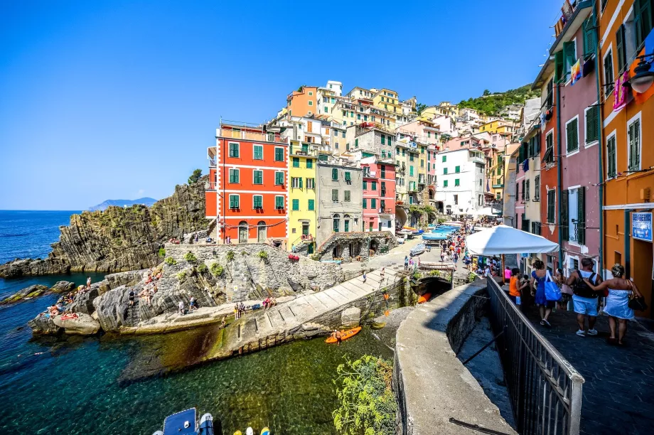 Riomaggiore dari pelabuhan