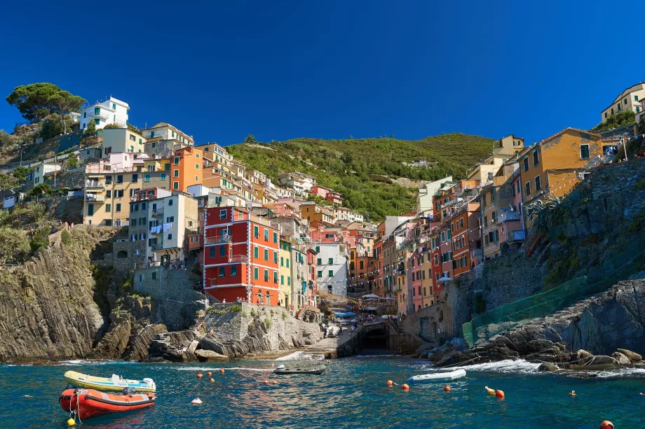 Riomaggiore dari laut