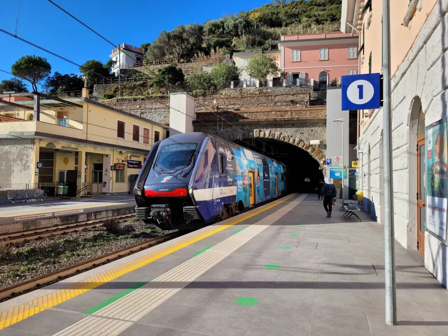 Kereta tiba dari Sestri Levante