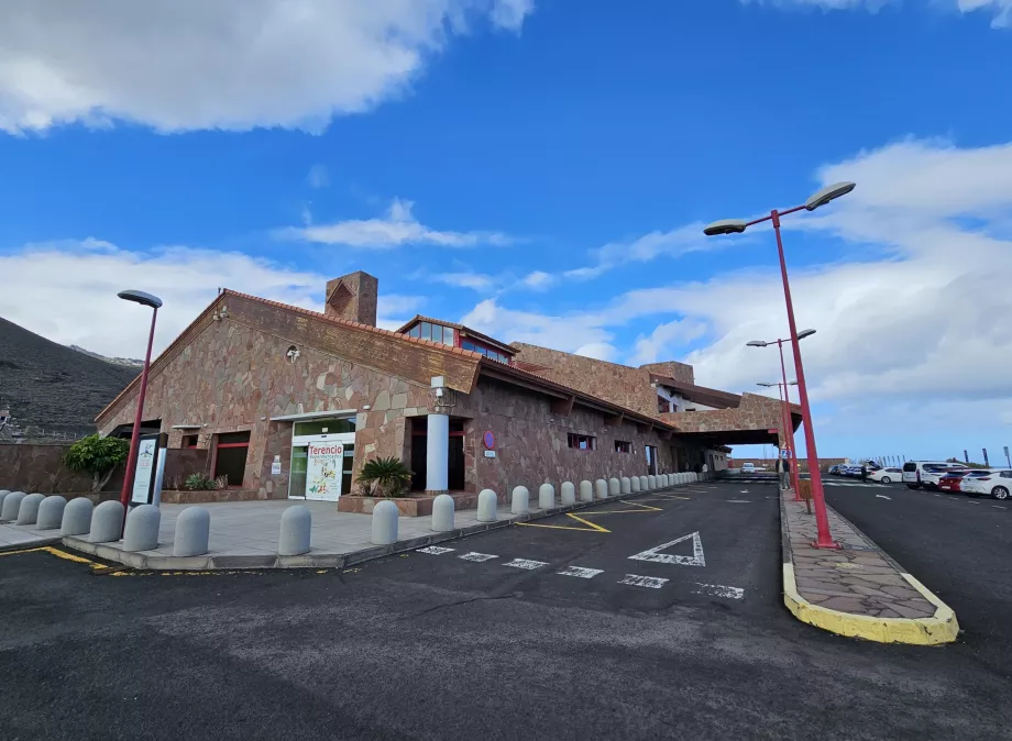 kedatangan melalui bandara El Hierro