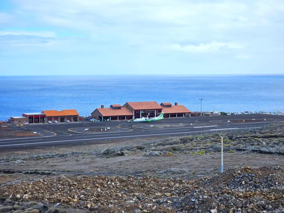 kedatangan melalui bandara El Hierro