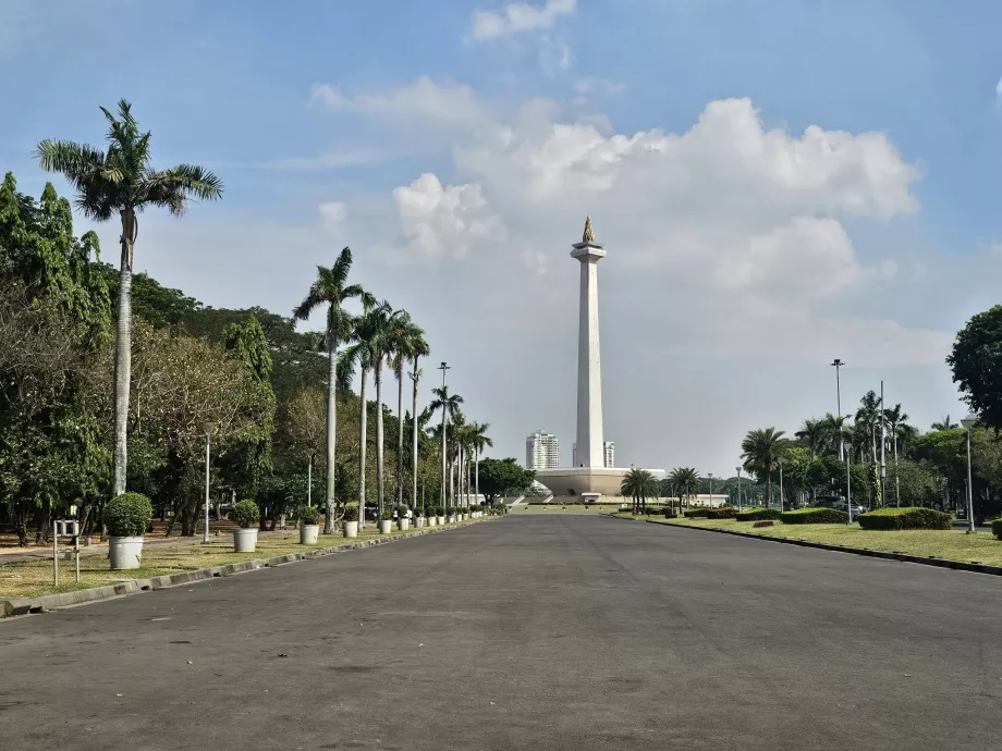 Parkir di sekitar Tugu Monas