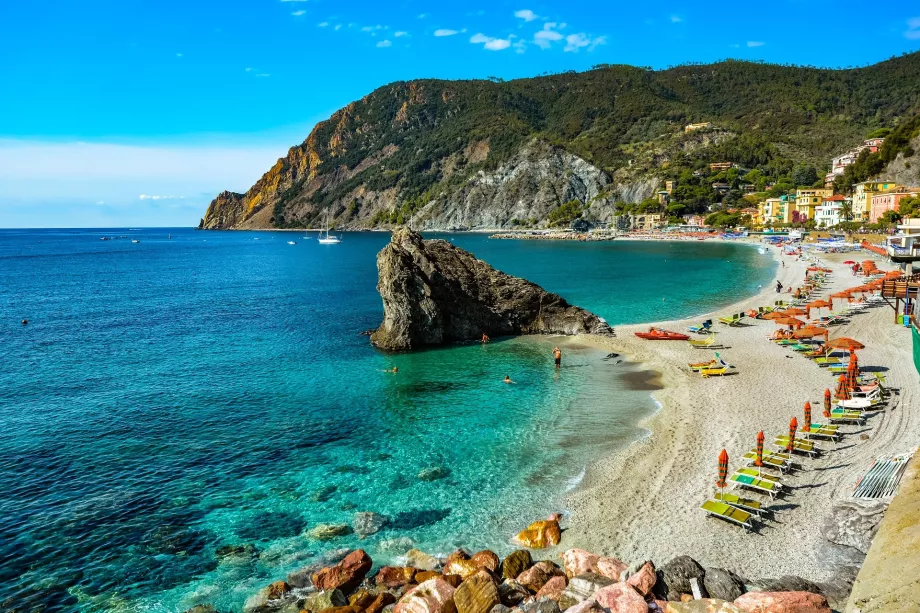 Pantai di Monterosso