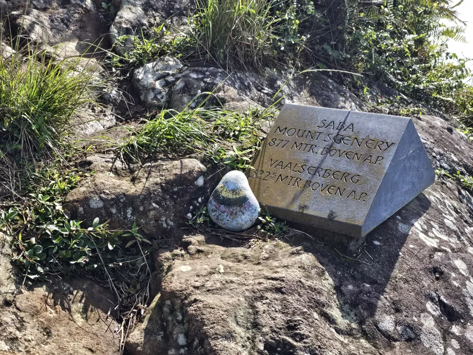 Plakat peringatan di Gunung Scenery