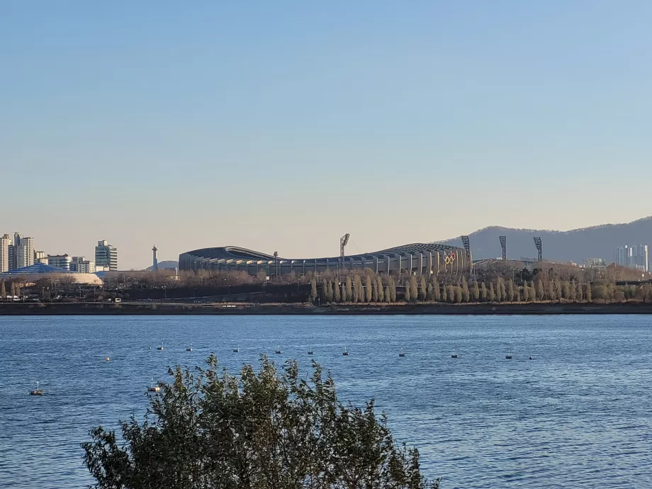 Olympic Stadium from Ttukseom Park