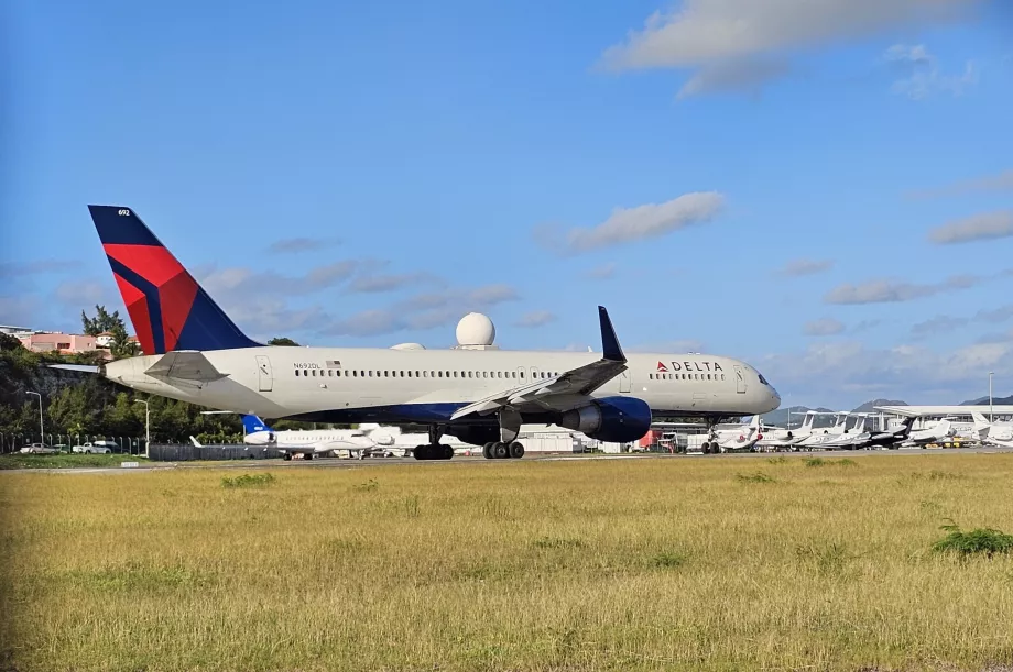 Delta Air Lines yang berangkat dari SXM