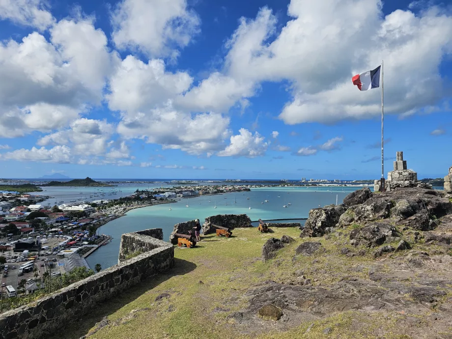 Pemandangan dari Fort Louis, Marigot