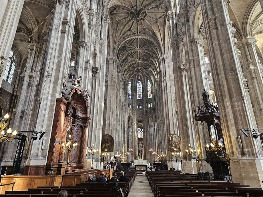 Interior, Gereja St Eustach