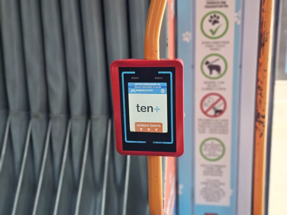 Validator di dalam trem