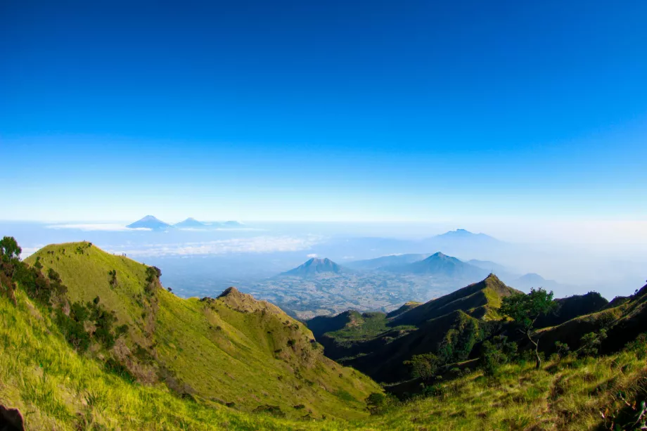 Pemandangan selama pendakian Gunung Merbabu