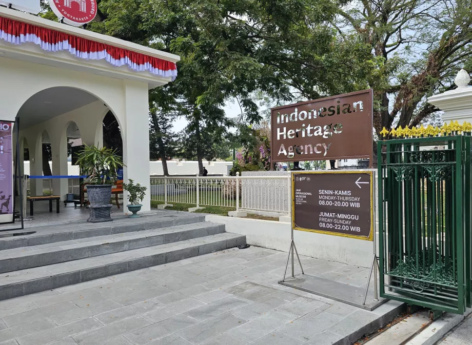 Pintu masuk ke Museum Benteng Vredeburg