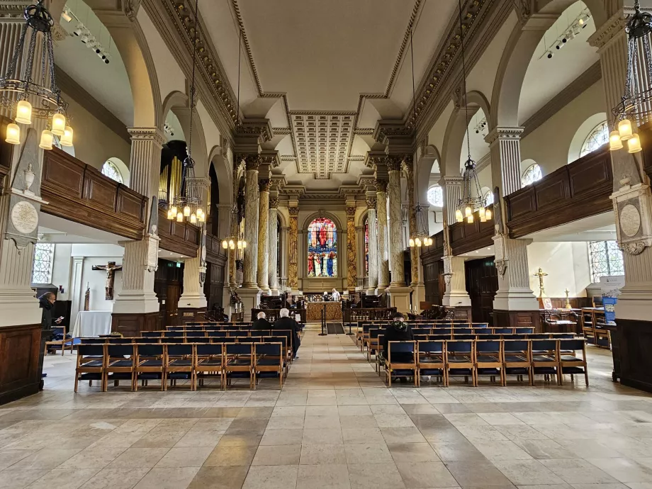 Interior Katedral Santo Philipus