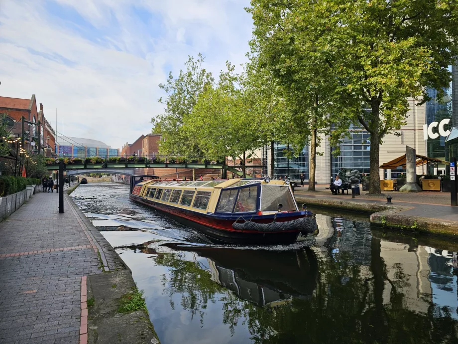 Perahu sempit di kanal Birmingham