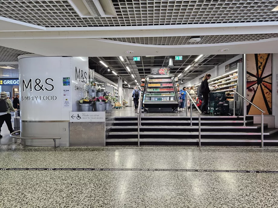 Marks &amp; Spencer, area publik