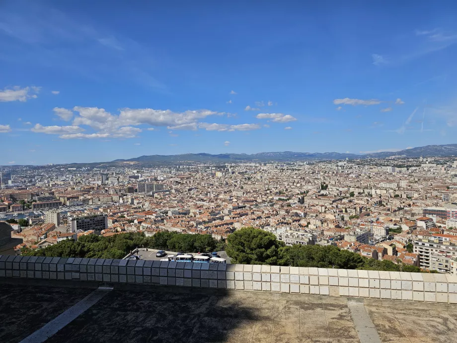 Pemandangan dari Notre Dame de la Garde