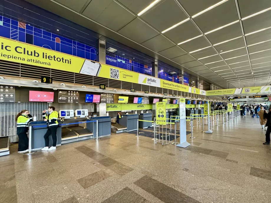 Check-in airBaltic di Bandara Riga RIX