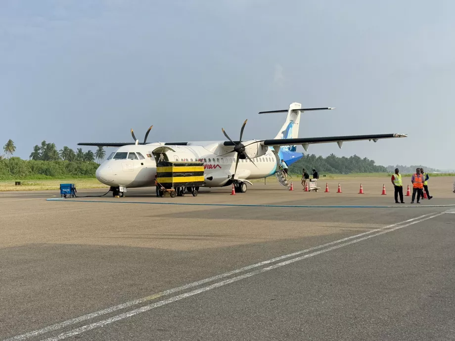 Pesawat ATR-72 milik Maladewa di Kooddoo GKK