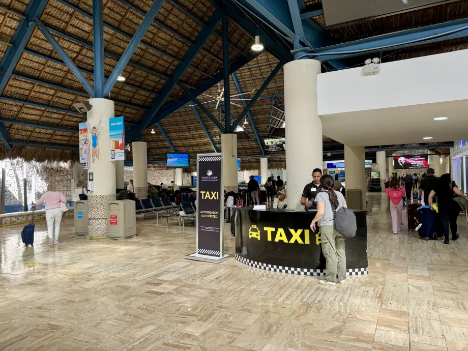 Stand TAXI resmi di Bandara PUJ