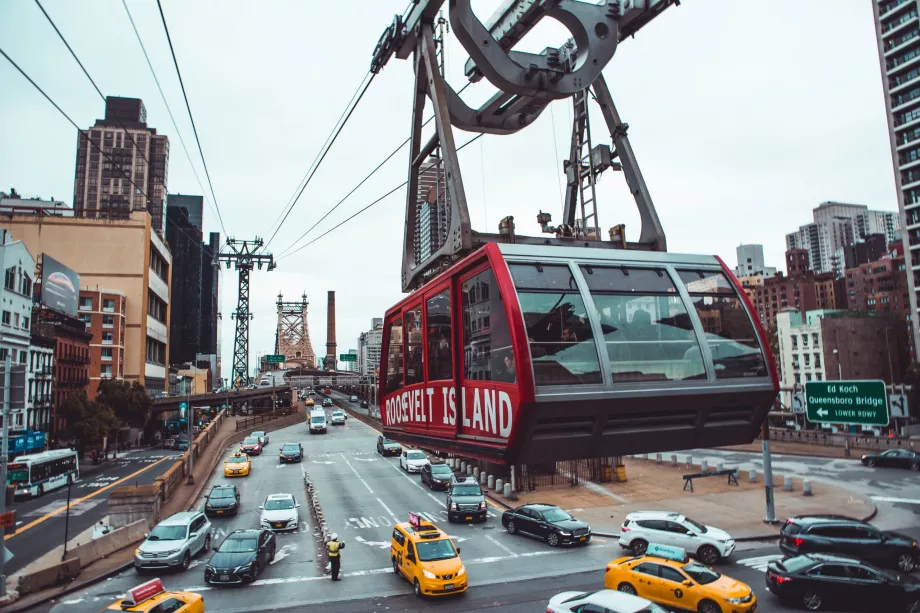 Kereta gantung ke Pulau Roosevelt di NYC