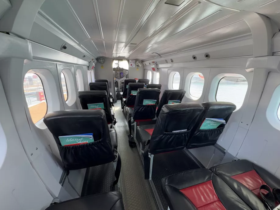 Interior pesawat Trans Maldivian Airways