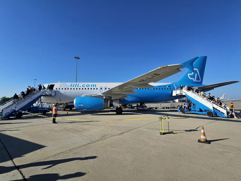 Airbus A320 FlyLili di Bandara Burgas