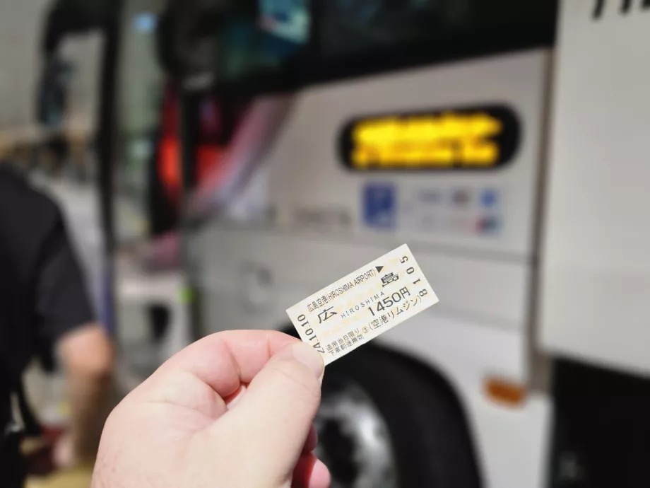 Tiket bus dari bandara ke pusat kota Hiroshima