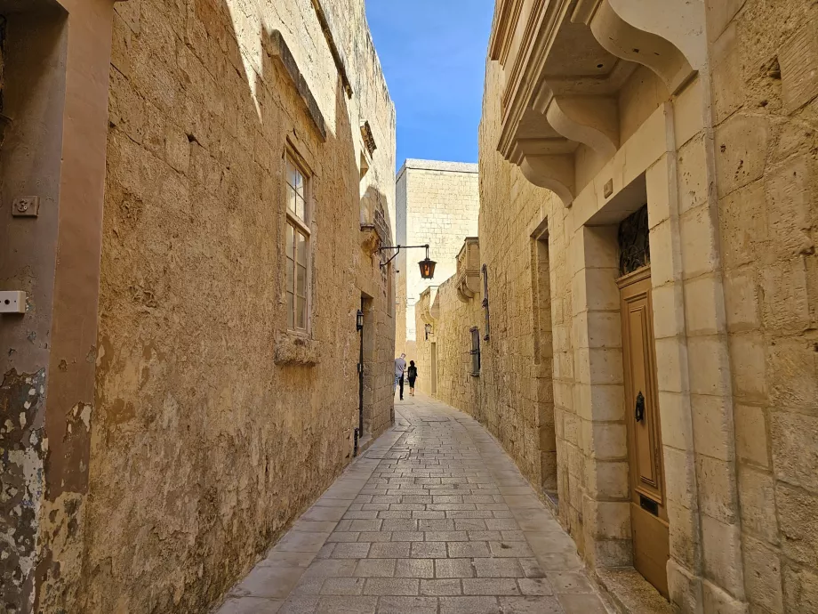 Jalan-jalan di kota tua Mdina