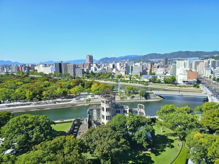 Menara Orizuru, pemandangan Monumen Perdamaian Hiroshima