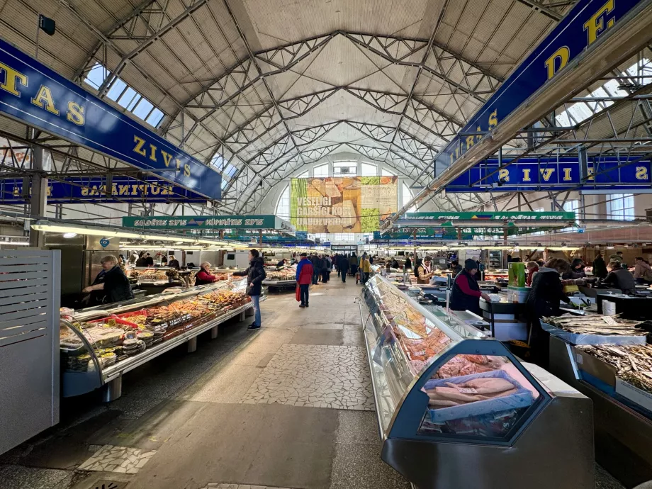 Di dalam Pasar Sentral di Riga