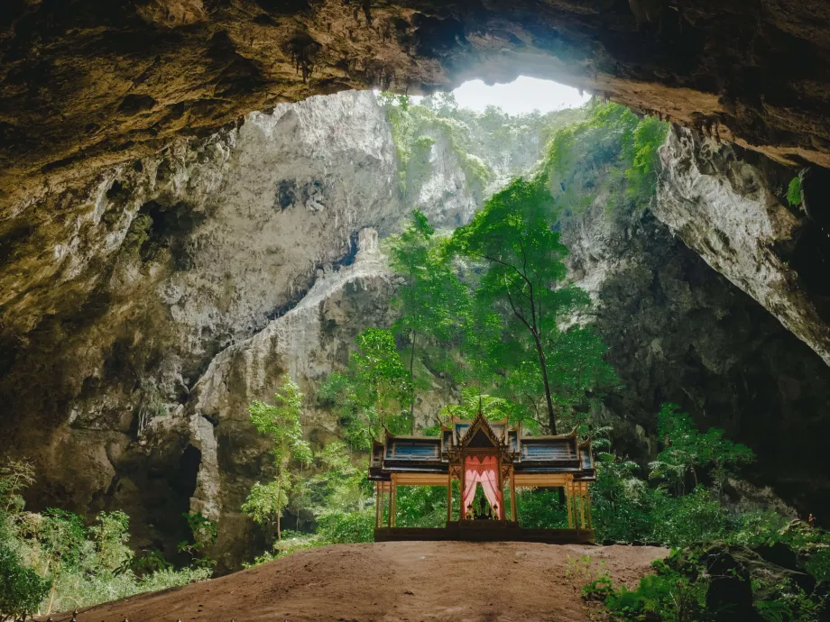 Gua Phraya Nakhon