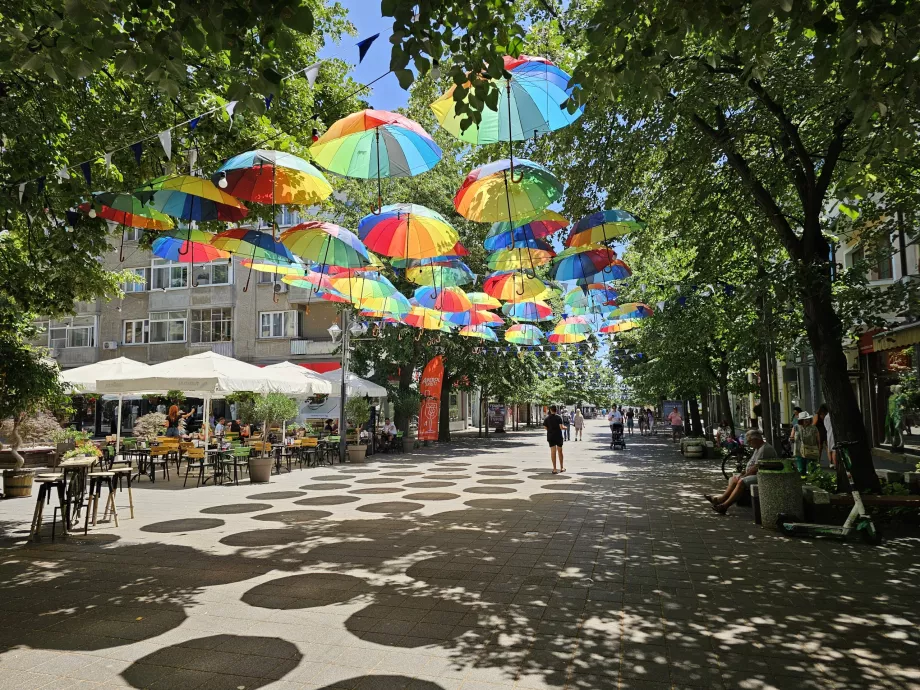 Payung warna-warni, Burgas, jalan Aleksandrovska