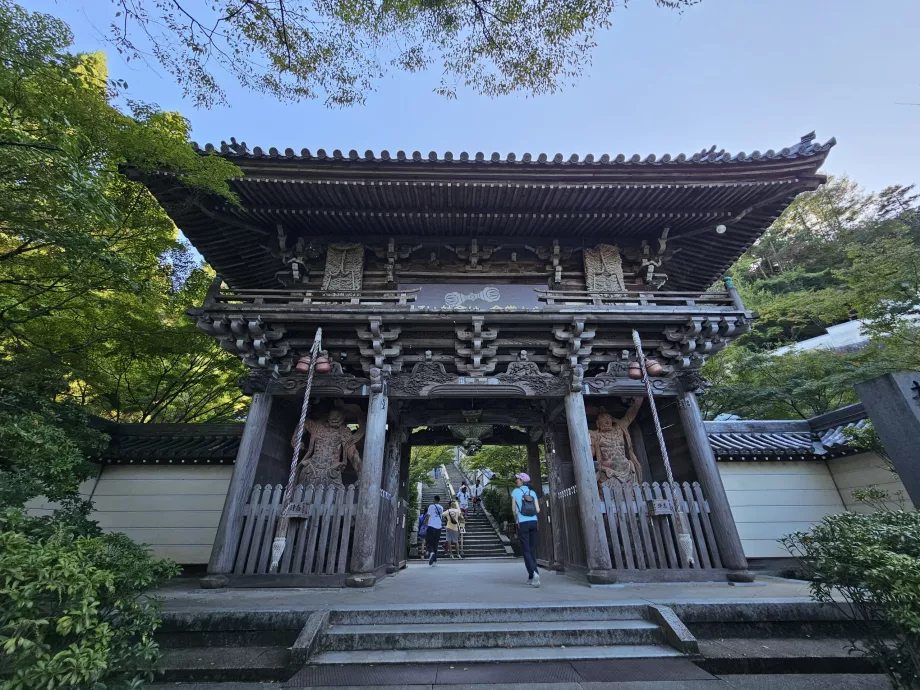 Pintu masuk ke Kuil Daisho-in